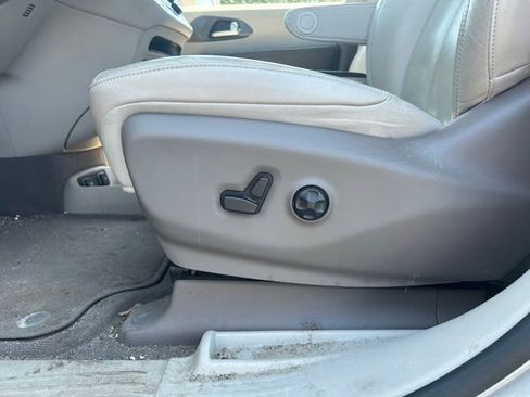 Used 2020 Chrysler Pacifica Touring-L Plus w/ Tire & Wheel Group FWD image 16