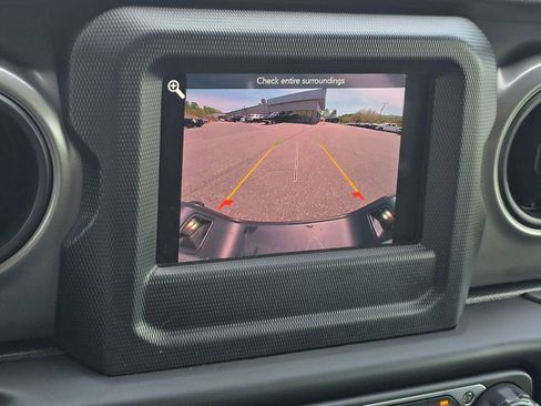 Used 2022 Jeep Gladiator Sport AWD/4WD image 9