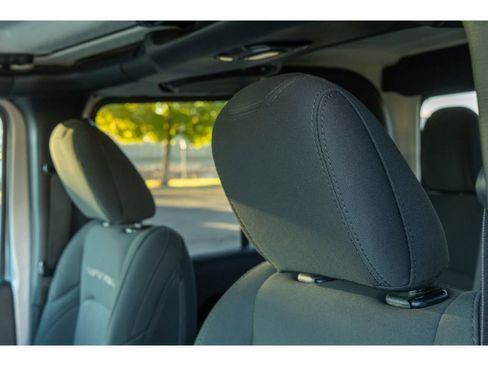 Used 2020 Jeep Gladiator Overland w/ Trailer Tow Package image 17