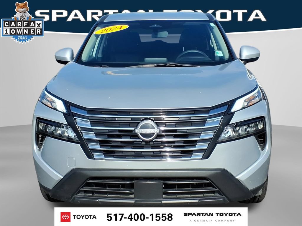 Used 2024 Nissan Rogue SV AWD/4WD image 3