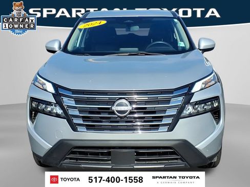 Used 2024 Nissan Rogue SV AWD/4WD image 3