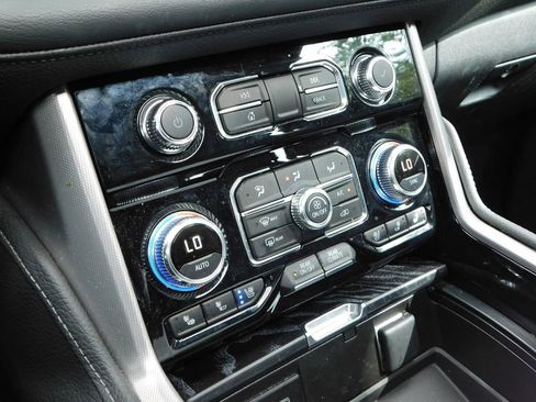 Used 2024 GMC Yukon Denali AWD/4WD image 13