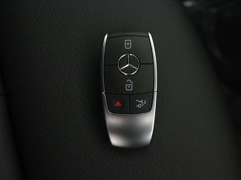 New 2026 Mercedes-Benz GLB 250 image 15