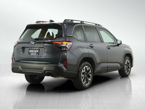 Used 2025 Subaru Forester Premium AWD/4WD image 5