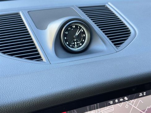 Used 2025 Porsche Macan image 23