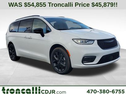 New 2026 Chrysler Pacifica Select