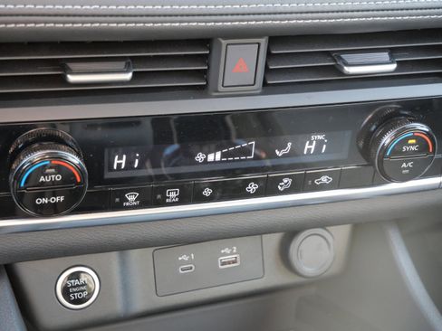 Used 2023 Nissan Rogue SV image 24