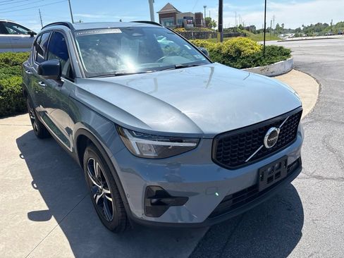 Certified 2023 Volvo XC40 B5 Plus w/ Driver Assist Package AWD/4WD image 4