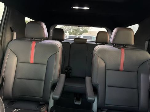 Used 2026 Chevrolet Traverse RS FWD image 17