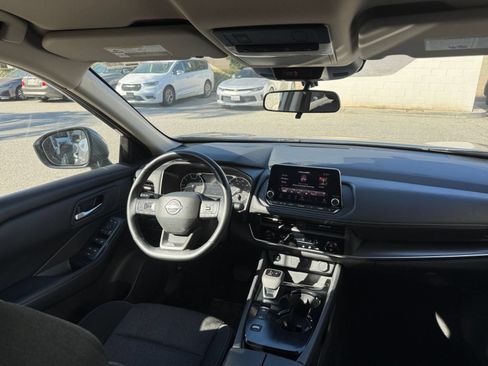 Used 2025 Nissan Rogue SV FWD image 31