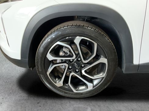Certified 2024 Chevrolet Trax RS w/ Sunroof Package FWD image 24