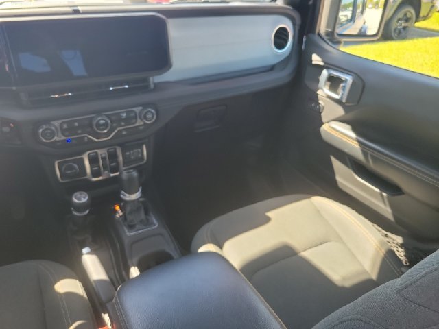 Used 2024 Jeep Wrangler Unlimited Sahara AWD/4WD image 14
