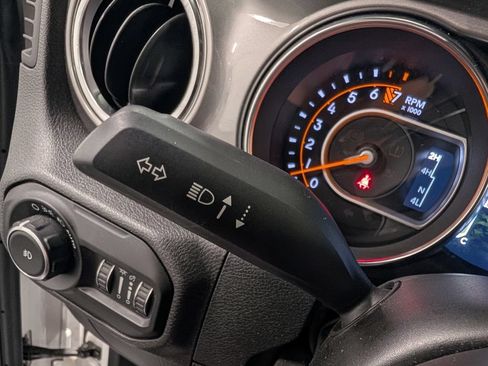 Used 2021 Jeep Wrangler Unlimited Sahara AWD/4WD image 22