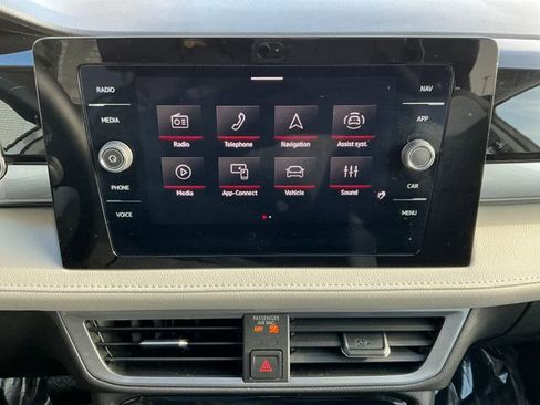 Certified 2025 Volkswagen Taos SEL w/ Black Wheel Plus Package image 6