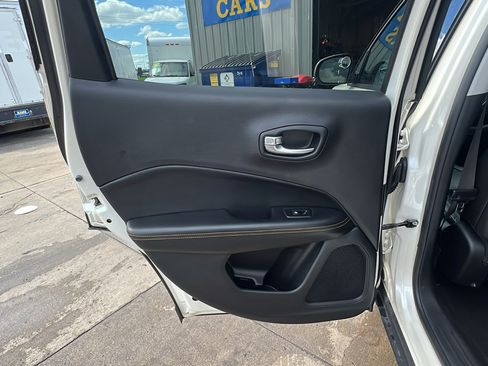 Used 2018 Jeep Compass Limited w/ Navigation Group AWD/4WD image 15