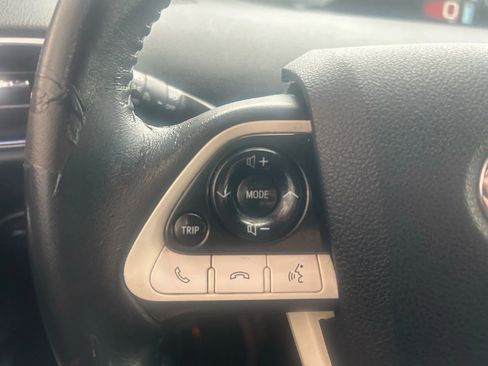 Used 2017 Toyota Prius Four Touring image 6