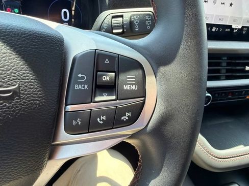 Used 2025 Ford Explorer Active RWD image 44
