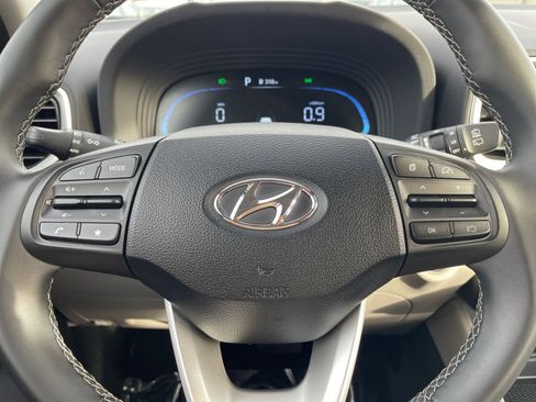 Used 2025 Hyundai Venue SEL image 27