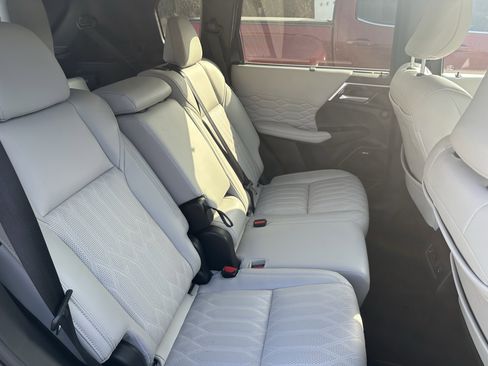 Used 2025 Mitsubishi Outlander SEL image 14