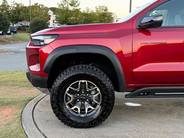Used 2026 Chevrolet Colorado ZR2 w/ Technology Package AWD/4WD image 12