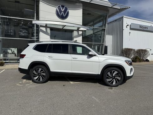 Used 2025 Volkswagen Atlas SEL image 2