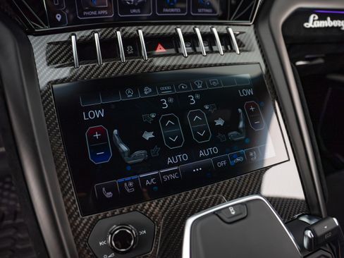 Used 2023 Lamborghini Urus Performante AWD/4WD image 18