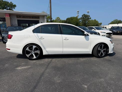 Used 2014 Volkswagen Jetta GLI Autobahn FWD image 2
