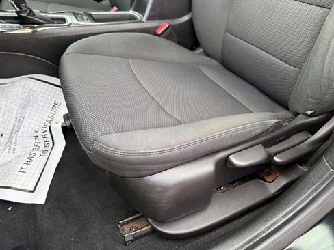 Used 2017 Chevrolet Cruze LT image 17