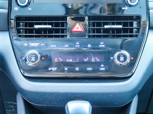 Used 2022 Hyundai Ioniq SE image 16