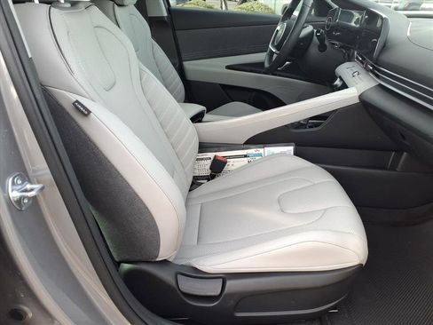 Certified 2025 Hyundai Elantra Limited image 11