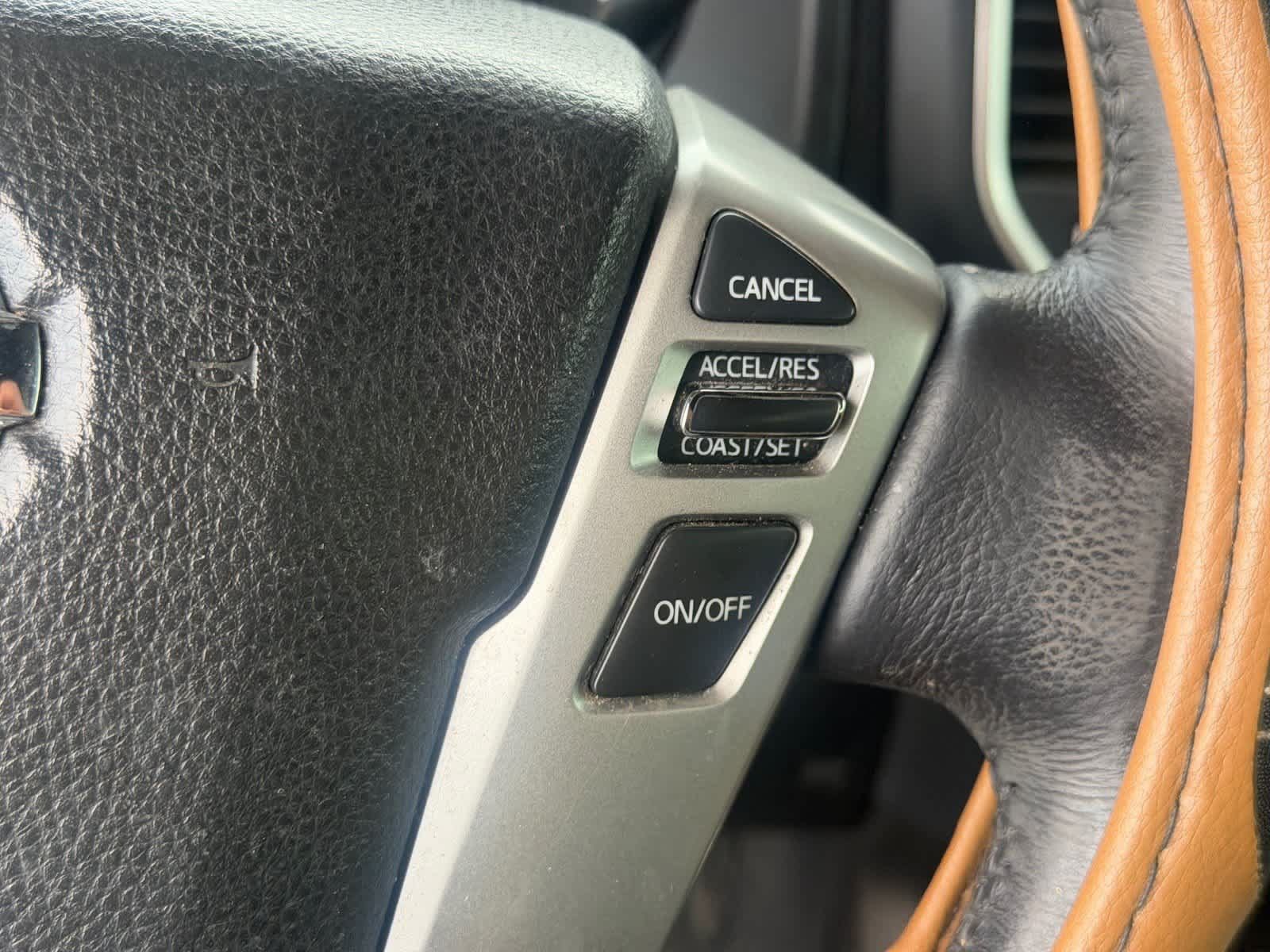Used 2018 Nissan Titan SV w/ SV Convenience Package RWD image 14
