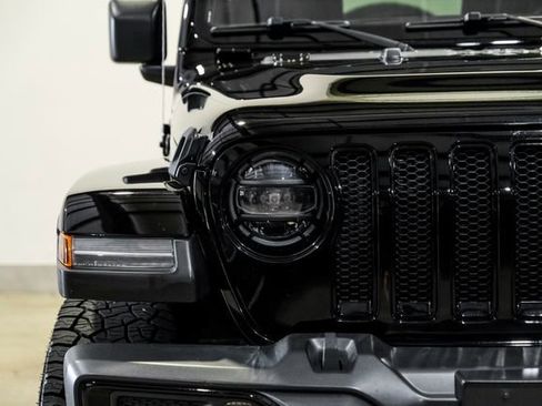 Used 2022 Jeep Wrangler Unlimited Sahara AWD/4WD image 4