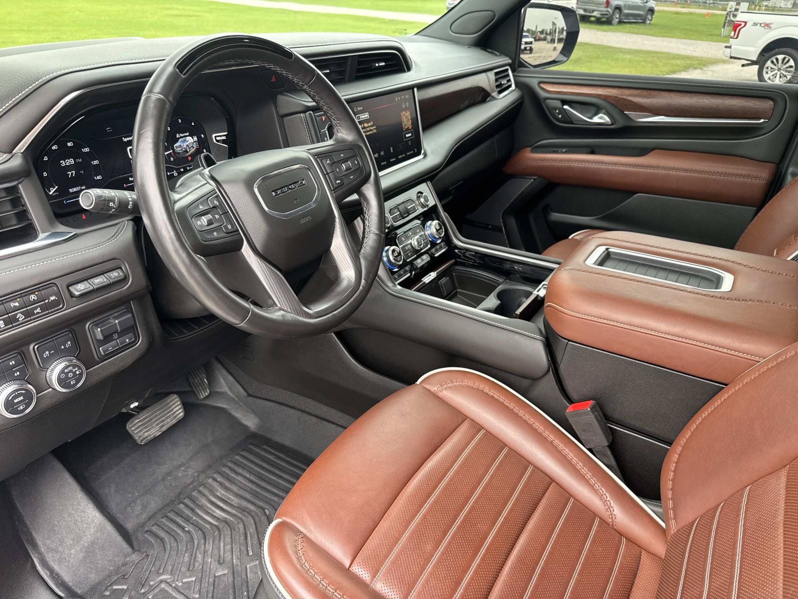 Used 2024 GMC Yukon Denali Ultimate AWD/4WD image 29