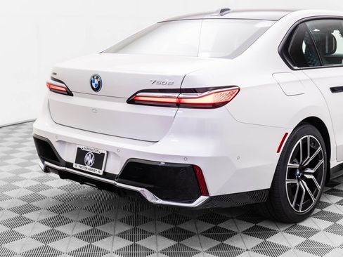 New 2025 BMW 750e xDrive AWD/4WD image 34