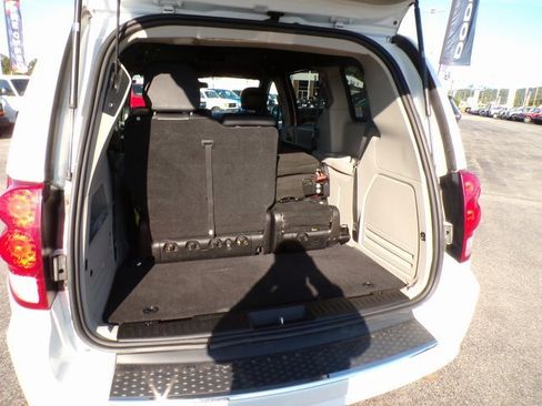 Used 2018 Dodge Grand Caravan SXT w/ Rear Park Assist Package image 7