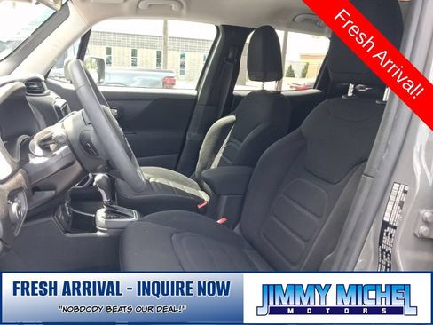 Used 2019 Jeep Renegade Latitude AWD/4WD image 3