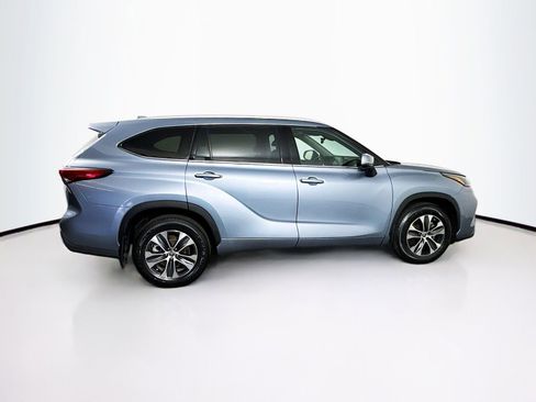Used 2022 Toyota Highlander XLE AWD/4WD image 8