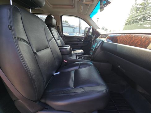 Used 2013 GMC Sierra 2500 Denali w/ Suspension Package, Off-Road AWD/4WD image 11