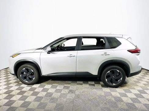 Used 2024 Nissan Rogue SV FWD image 6