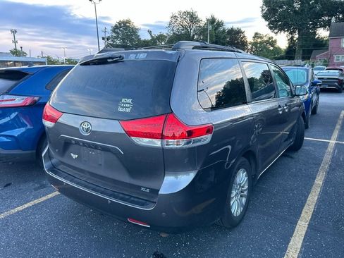Used 2014 Toyota Sienna XLE FWD image 6