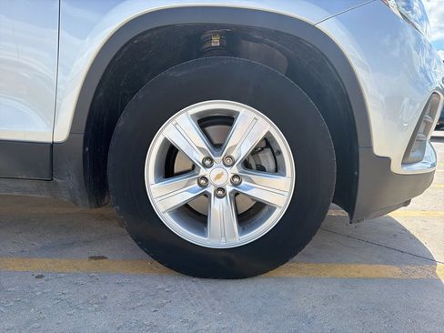Used 2020 Chevrolet Trax LS w/ Tint and Cruise Package FWD image 28