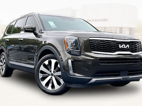 Used 2022 Kia Telluride S FWD image 3