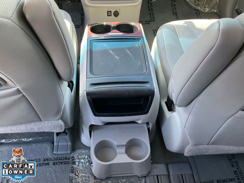 Used 2014 Toyota Sienna XLE image 37