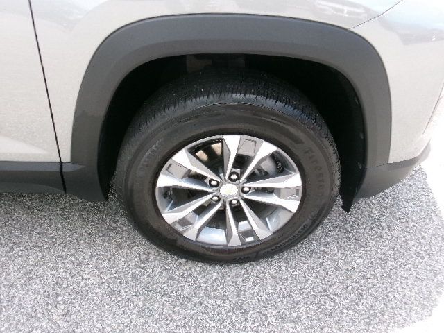 Used 2026 Chevrolet Equinox LT FWD image 9
