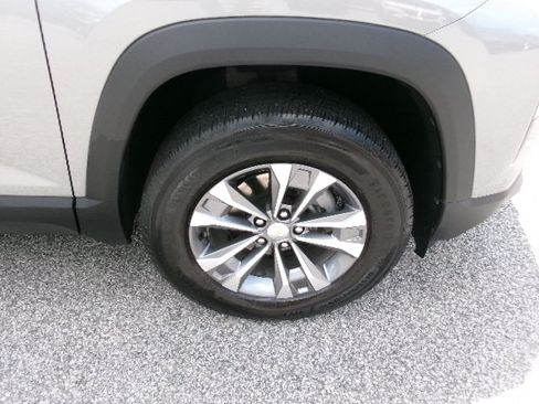 Used 2026 Chevrolet Equinox LT FWD image 9