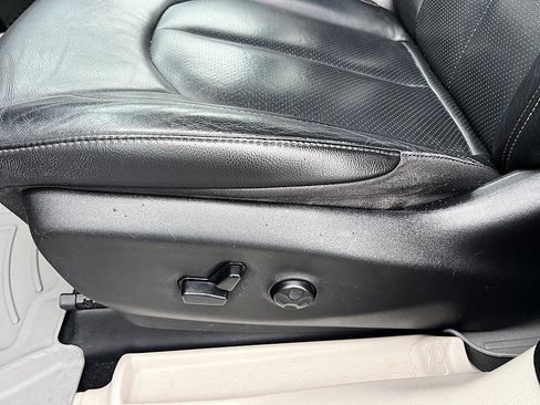 Used 2020 Chrysler Pacifica Touring-L image 21