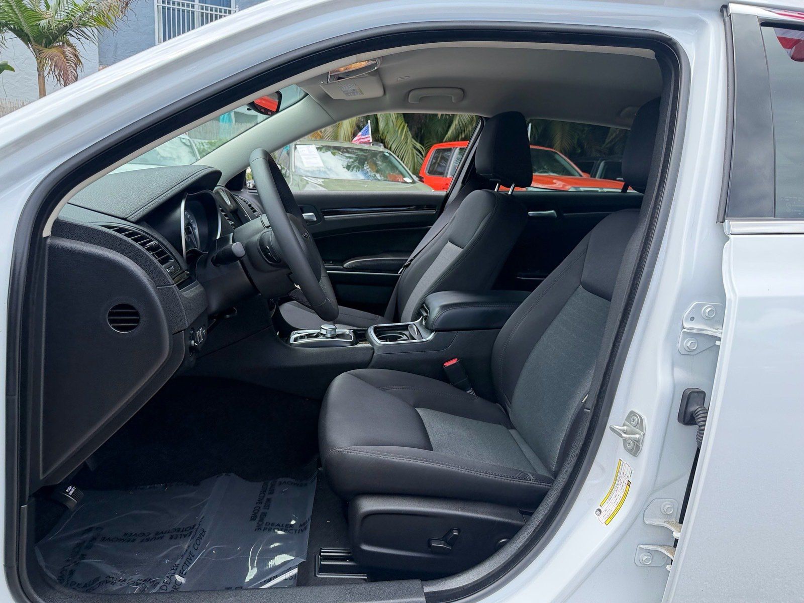 Used 2023 Chrysler 300 Touring RWD image 9