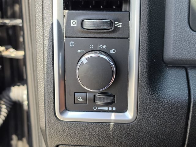 Used 2020 RAM 1500 Classic SLT AWD/4WD image 29