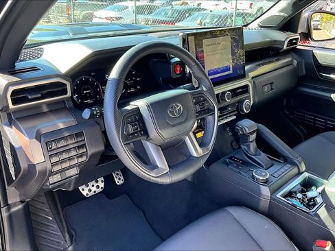 Used 2024 Toyota Tacoma TRD Sport w/ TRD Sport Upgrade Package image 16