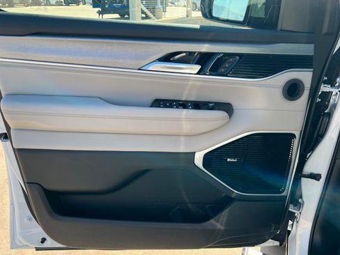 New 2026 Jeep Grand Wagoneer Limited AWD/4WD image 14